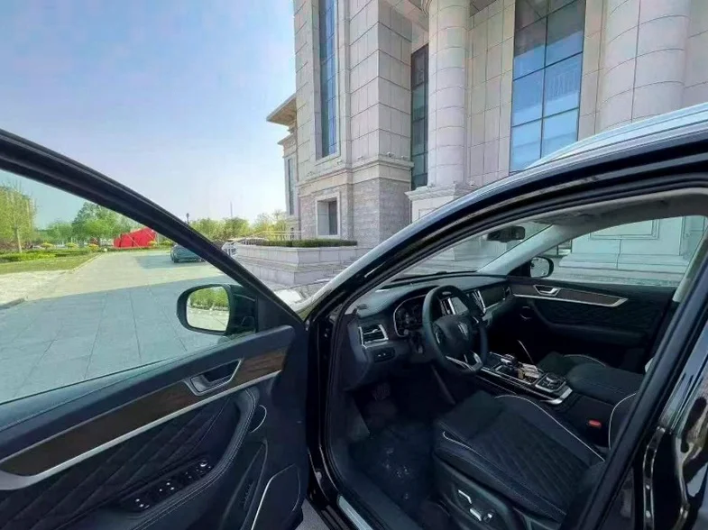 红旗HS7 后面外观三