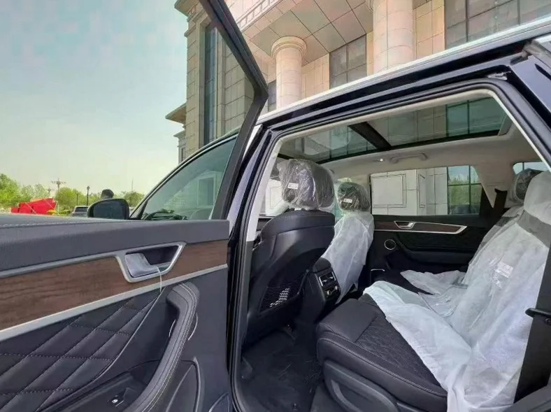 红旗HS7 后面外观一