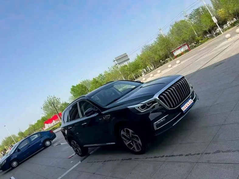 红旗HS7 正面外观三