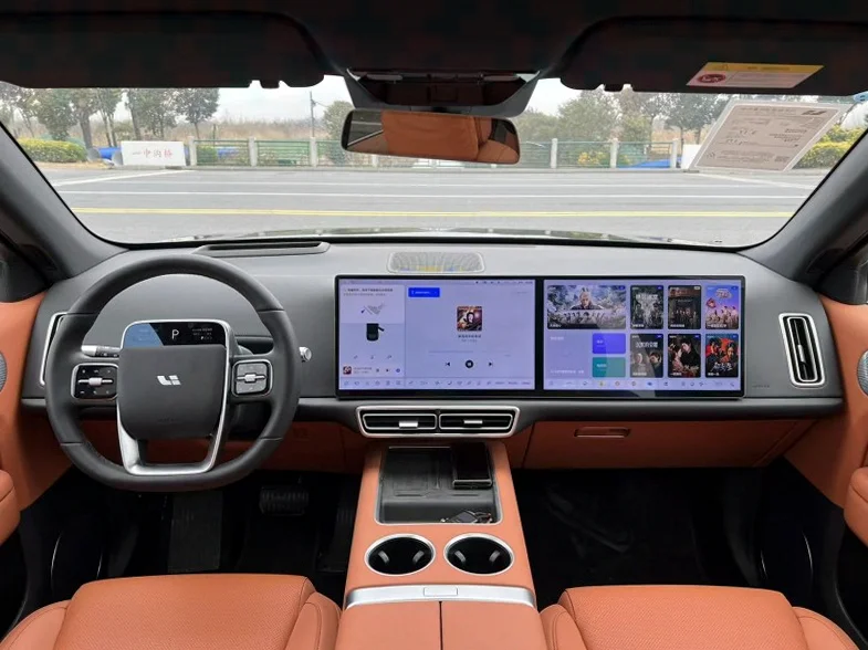 理想L6 内饰前排