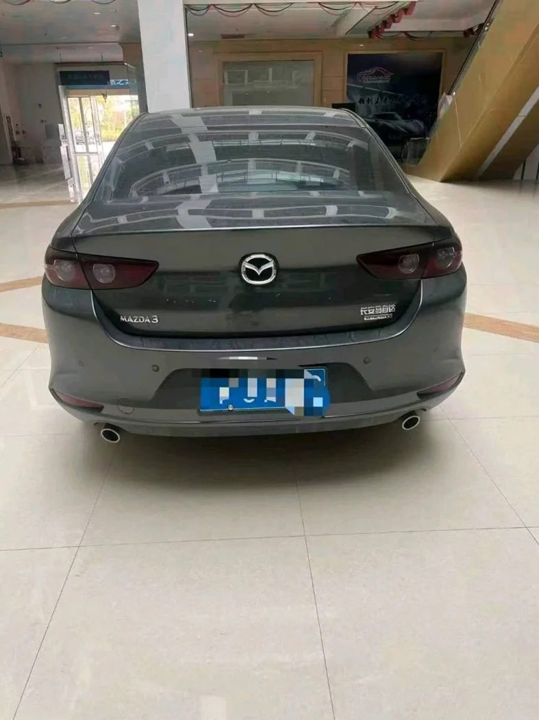 马自达昂克赛拉 驾驶室