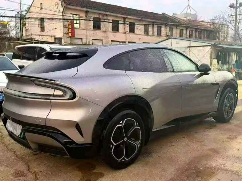 小米YU7 内饰前排