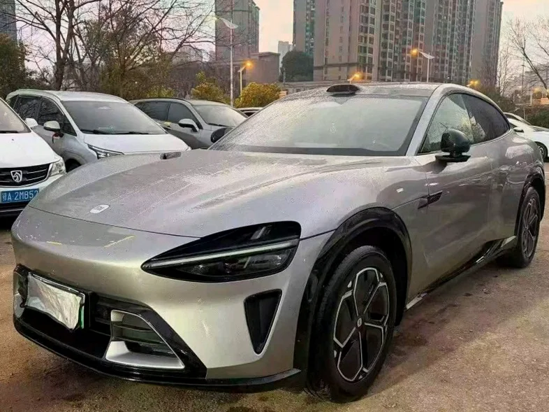 小米YU7 正面外观三