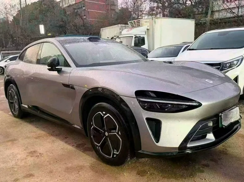 小米YU7 正面外观二