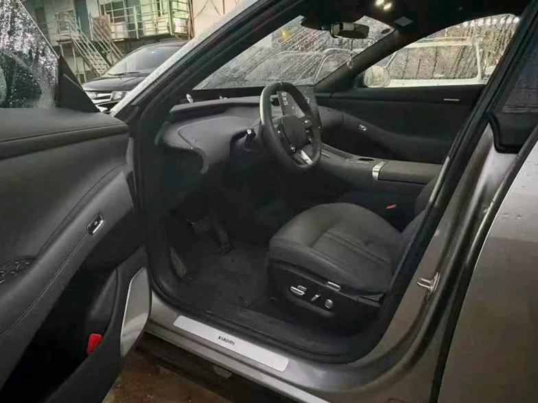 小米YU7 后面外观二