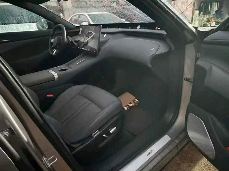 小米YU7 后面外观三