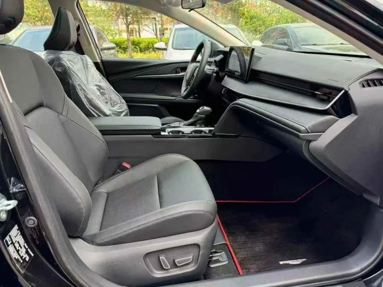 丰田凯美瑞 内饰前排