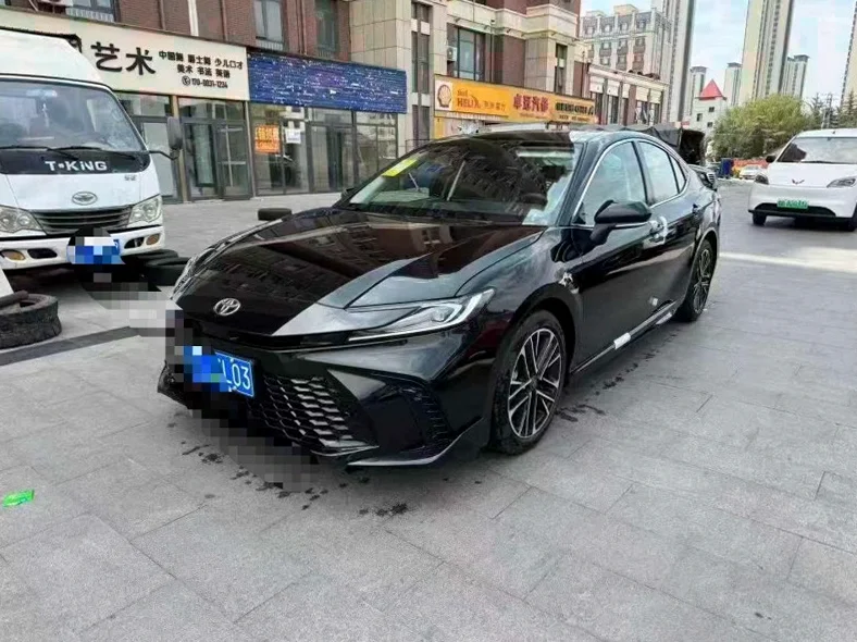 丰田凯美瑞 正面外观二