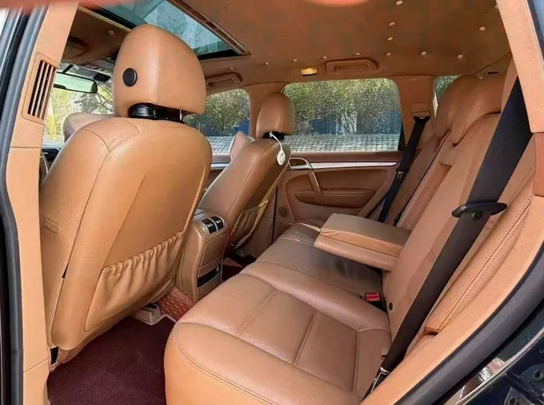 保时捷卡宴 内饰后排