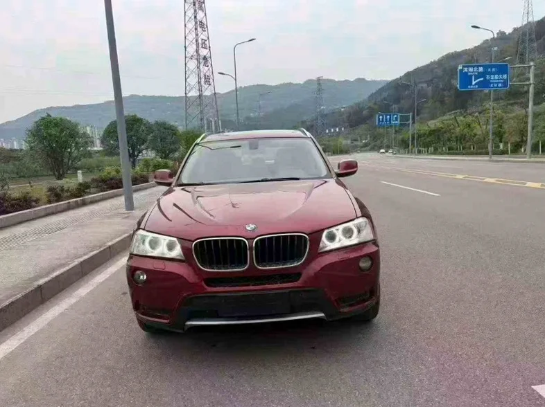13年宝马X3红色2.0排量