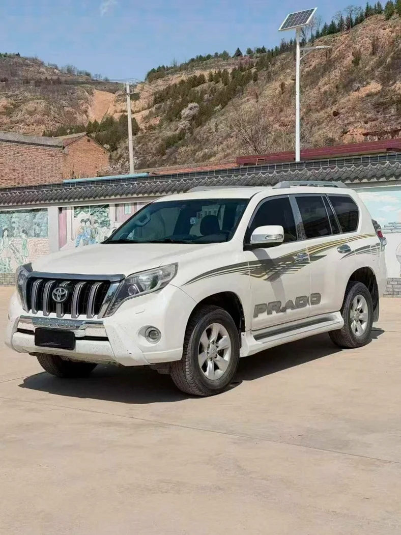 丰田普拉多 正面外观二