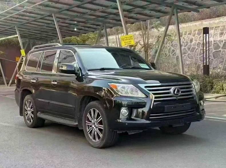 雷克萨斯LX 正面外观三