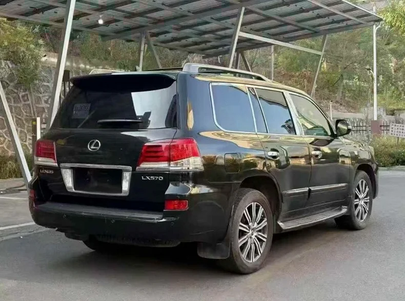 雷克萨斯LX 驾驶室