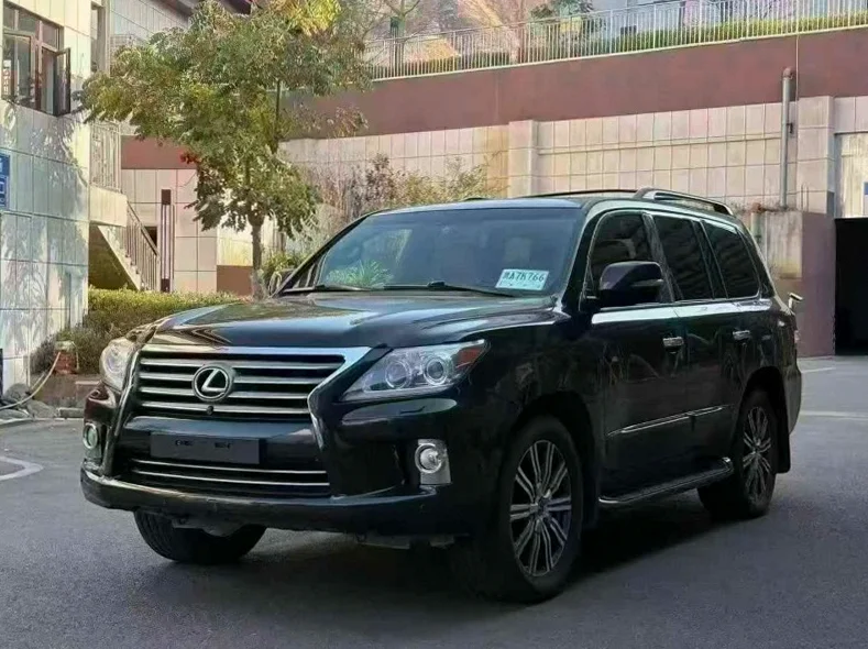 雷克萨斯LX 正面外观二