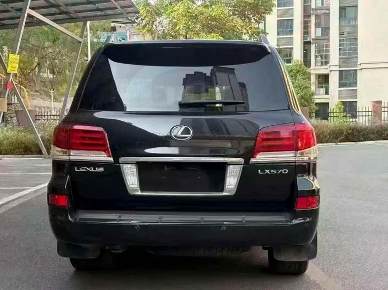 雷克萨斯LX 内饰后排