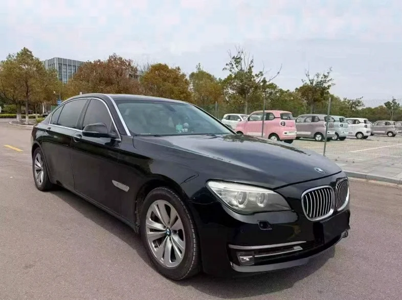 宝马7系 正面外观三