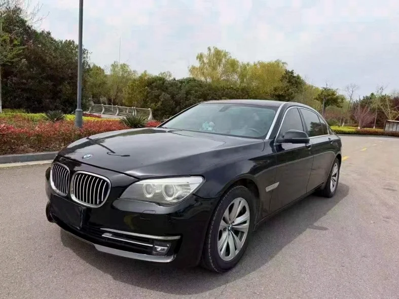 宝马7系 正面外观二