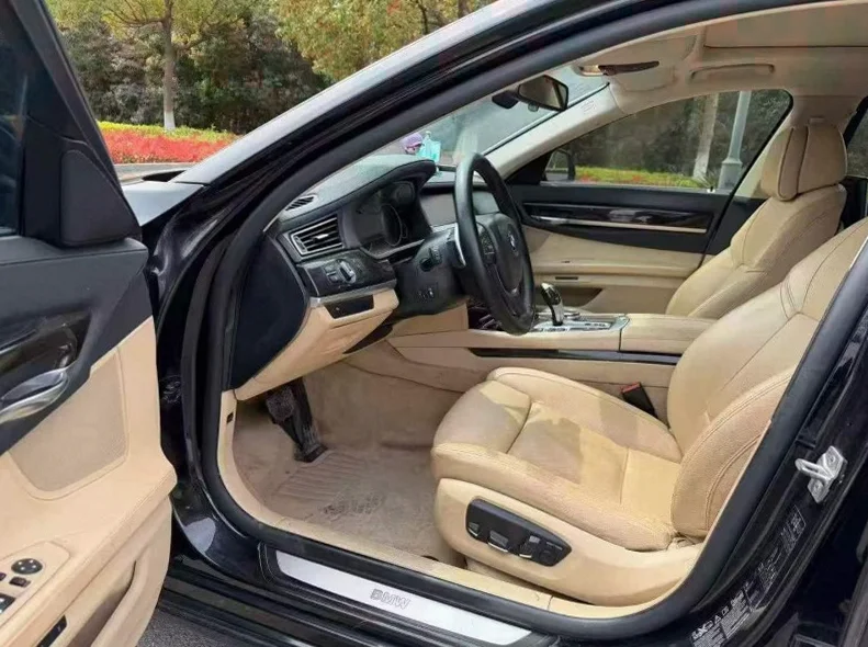 宝马7系 后面外观二