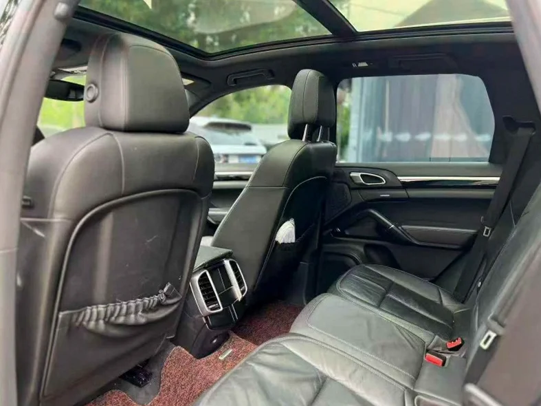 保时捷卡宴 后面外观二