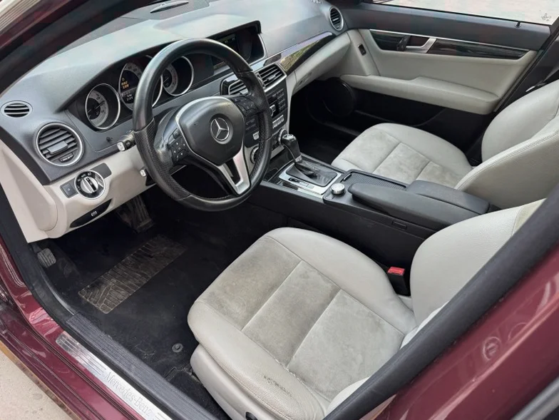 奔驰C 内饰前排