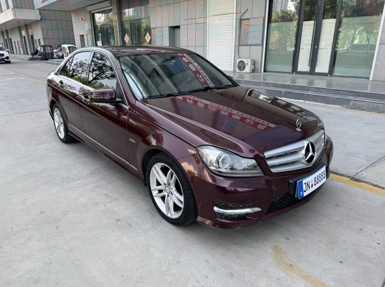 奔驰C 正面外观三