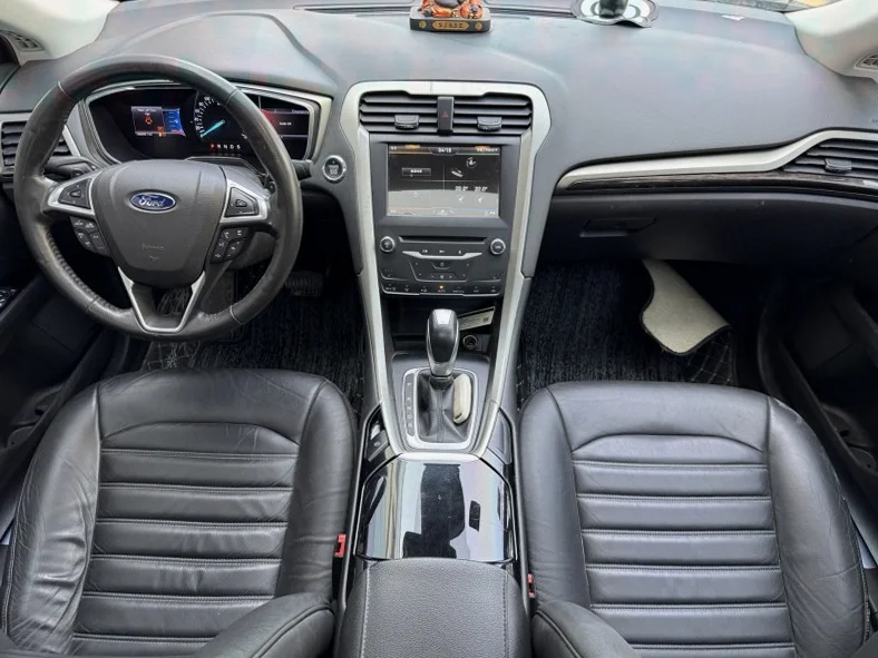 福特蒙迪欧 后面外观三