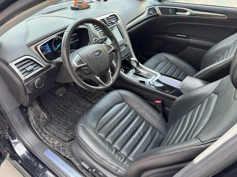 福特蒙迪欧 内饰后排