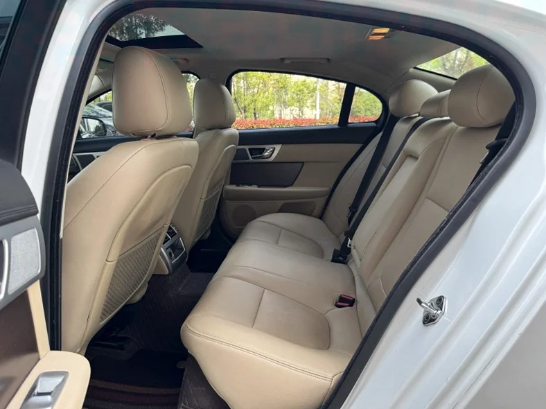 捷豹XF 后面外观三