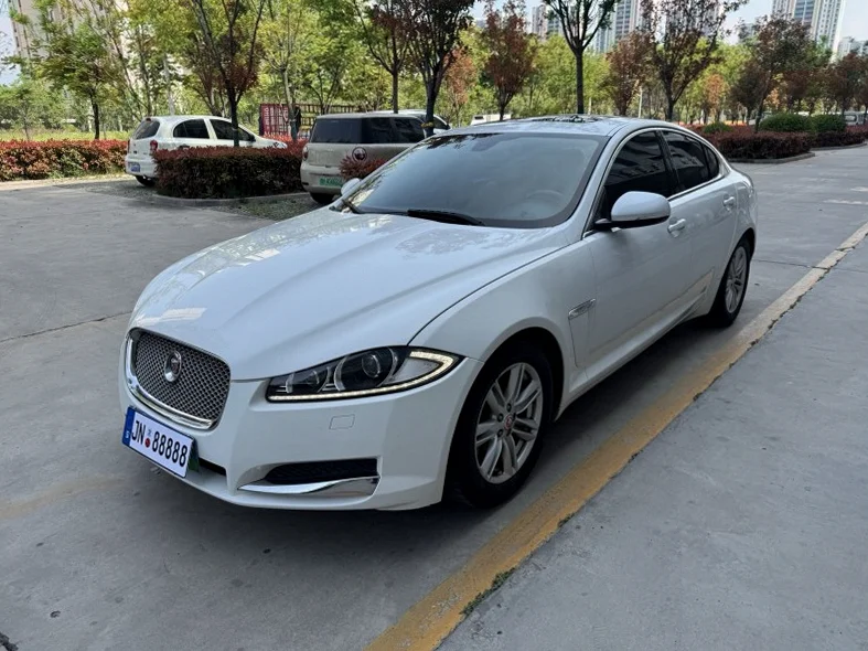 捷豹XF 后面外观一