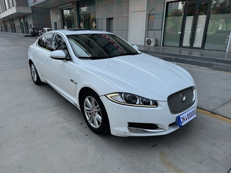 捷豹XF 正面外观二