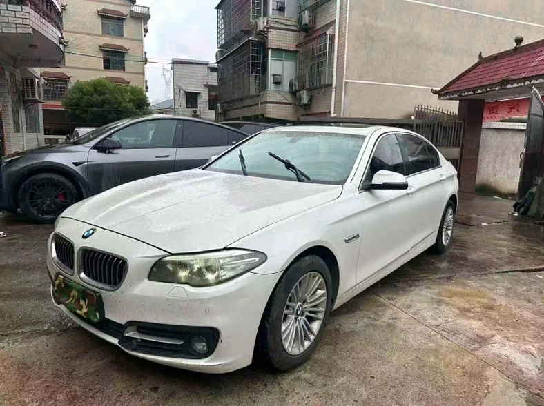 宝马5系 正面外观三