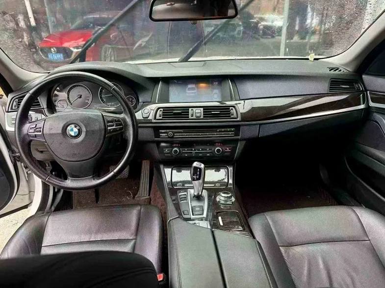 宝马5系 后面外观一