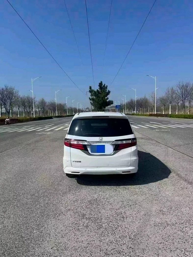 本田奥德赛 后面外观二