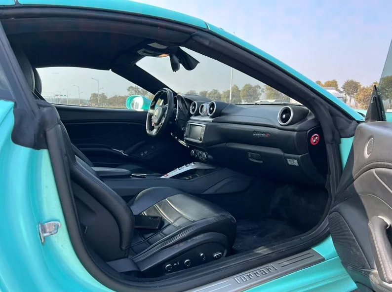 法拉利California 驾驶室