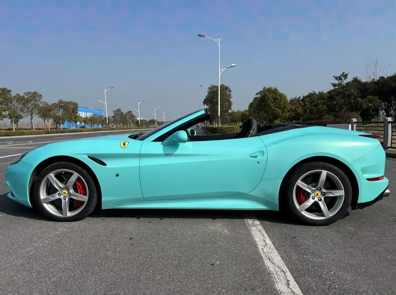 法拉利California 正面外观二