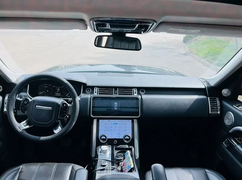 路虎揽胜行政 内饰前排