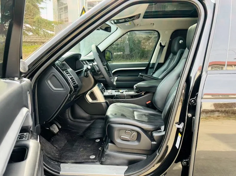 路虎揽胜行政 内饰后排