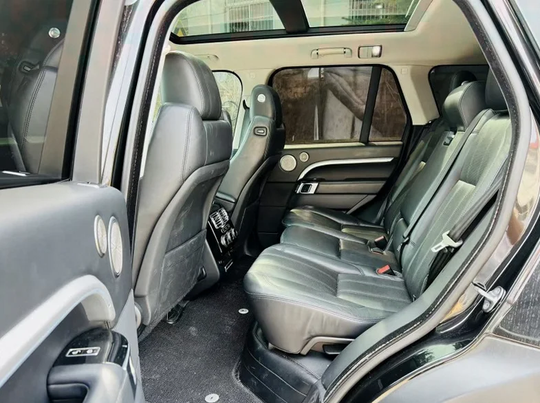 路虎揽胜行政 后面外观一