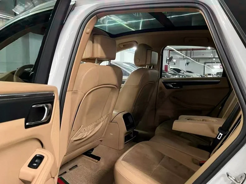 保时捷Macan 后面外观三