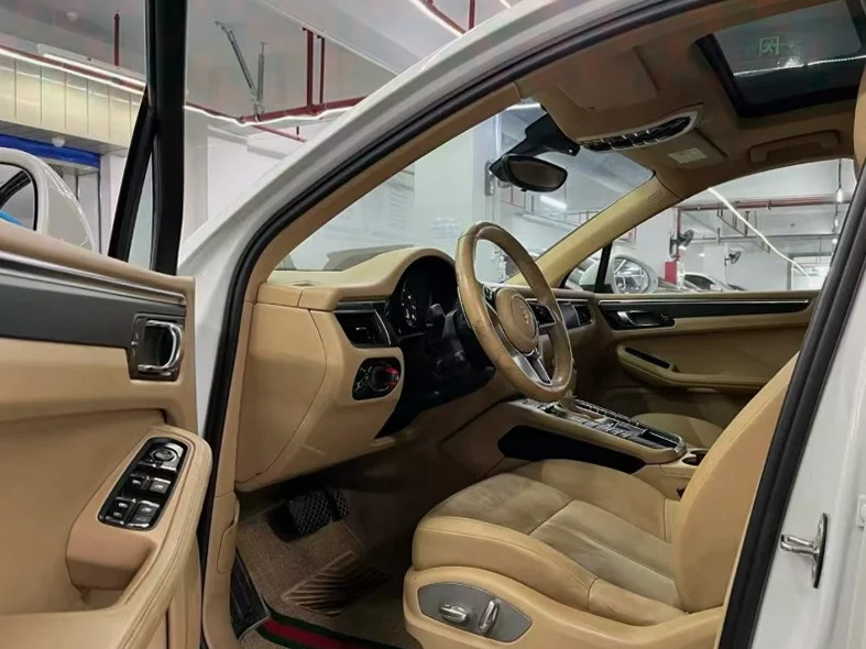 保时捷Macan 后面外观一