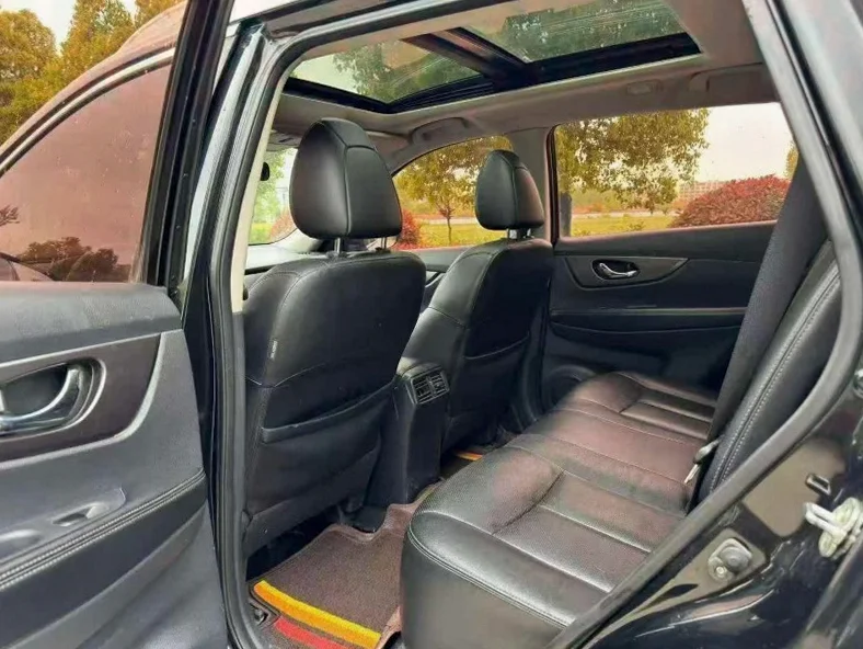 日产奇骏 驾驶室