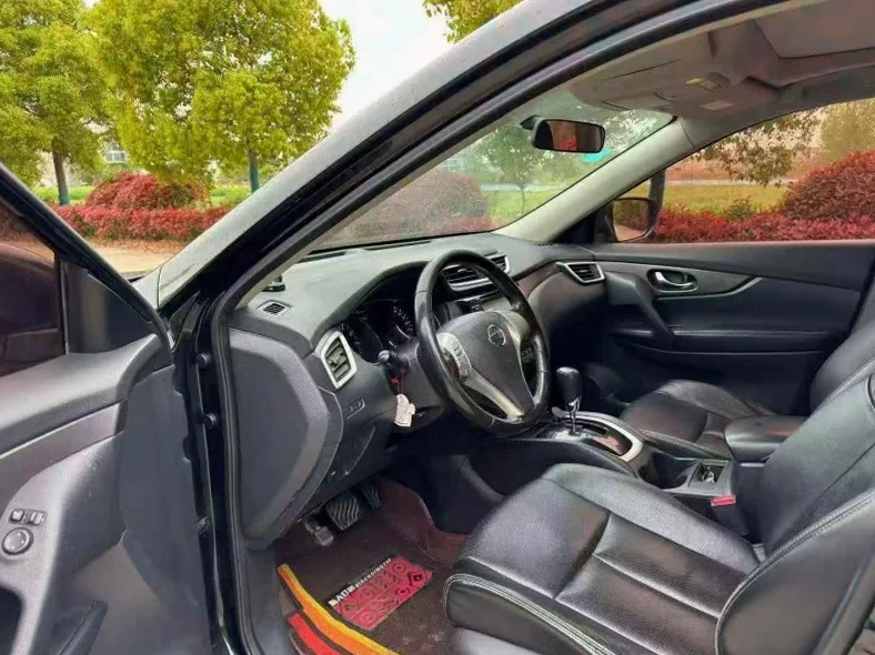 日产奇骏 后面外观一