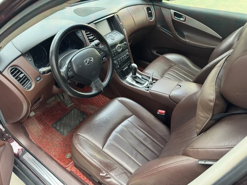 英菲尼迪QX50 驾驶室