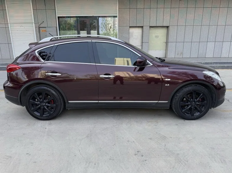 英菲尼迪QX50 后面外观二