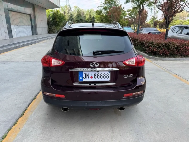 英菲尼迪QX50 后面外观三