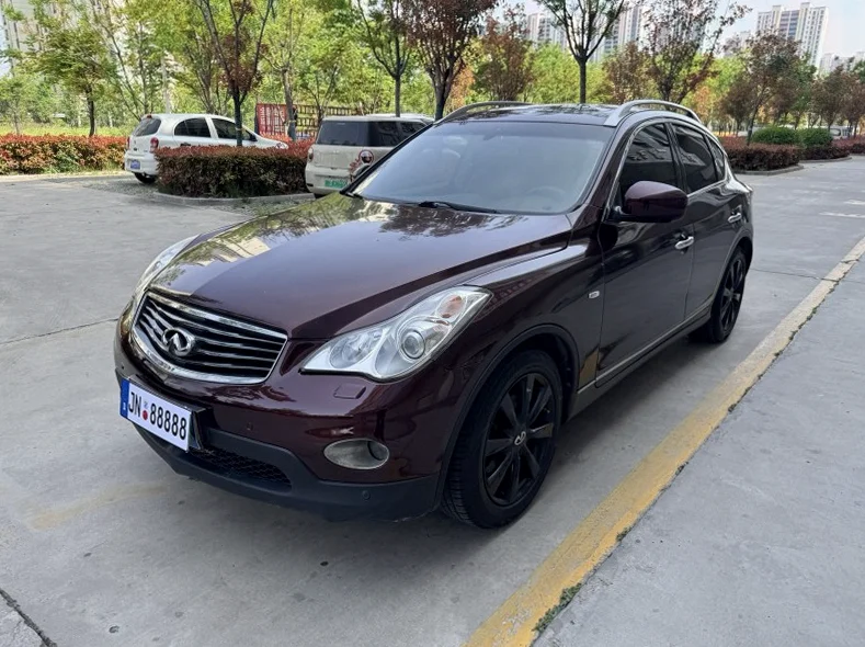 英菲尼迪QX50 后面外观一