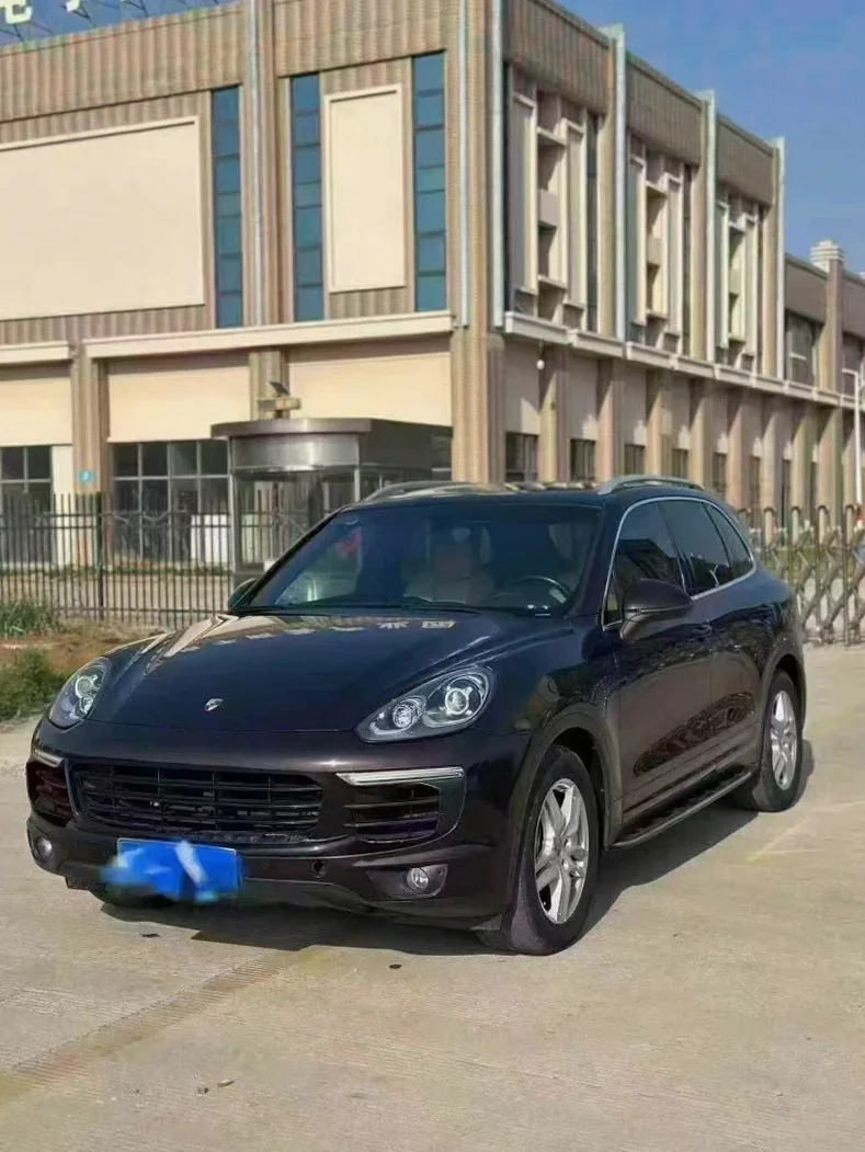 保时捷卡宴 正面外观二