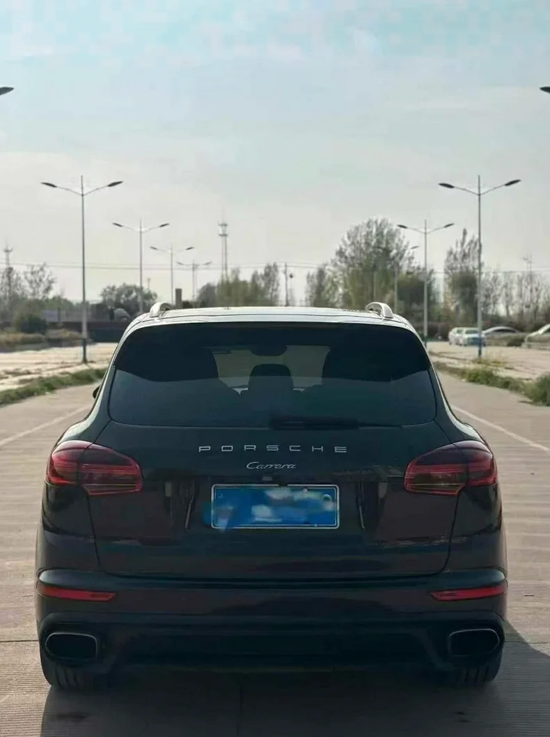 保时捷卡宴 驾驶室