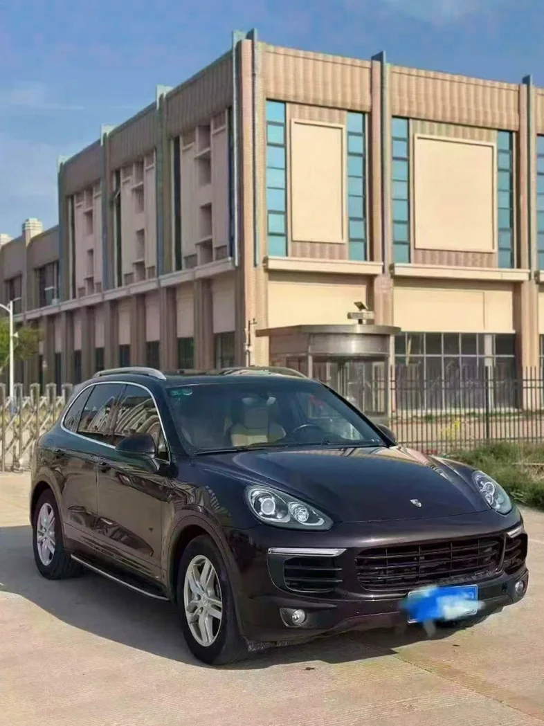 保时捷卡宴 正面外观三