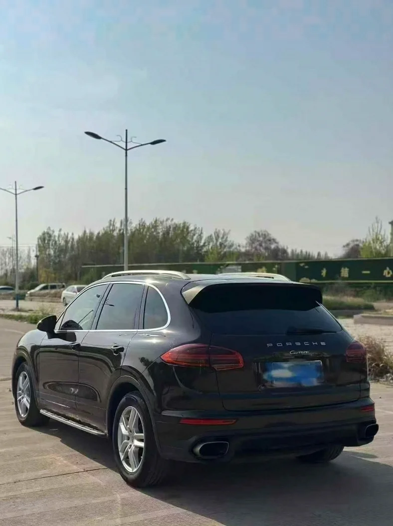 保时捷卡宴 内饰后排